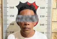 Terduga pelaku pencabulan saat diamankan buser Polsek Batu Aji. Foto:dok/Polsek