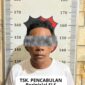 Terduga pelaku pencabulan saat diamankan buser Polsek Batu Aji. Foto:dok/Polsek