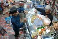 Seorang pengedar uang palsu yang berhasil digagalkan oleh pelayan toko kelontong di kawasan Bagan Pete, Kecamatan Alam Barajo, Kamis (18/9/2025). Matapedia6.com/Ali