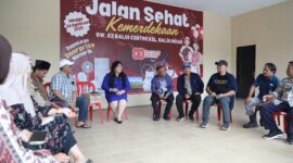 Deputi pelayanan umum tinjau masalah air di Baloi Center. Foto:Istimewa