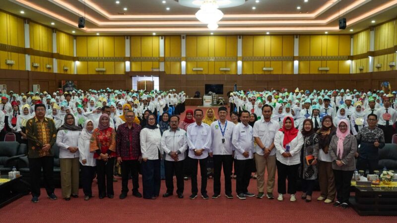 Kepala BP Batam Amsakar Achmad tengah. Foto:Istimewa