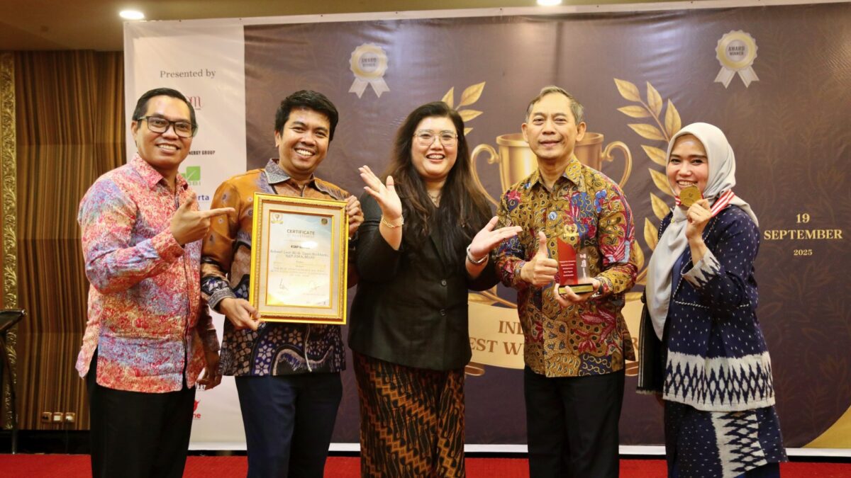  Direktur RSBP Batam, dr. Tanto Budiharto bersama Deputi Bidang Pelayanan Umum BP Batam Ariastuty Sirait. Foto:Humas BP
