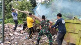 Warga Kampung pelita bersama TNI Polri serta pemerintah setempat gelar gotong royong, bersihkan Komplek, Minggu (21/9/2025). Matapedia6.com/Dok Polsek