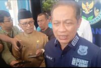 Menteri Lingkungan Hidup sekaligus Kepala BPLH, Hanif Faisol Nurofiq saat berkunjung ke Dapur MBG di dekat SMKN 1 Batam, Senin (22/9/2025). Foto:dok/Irwan-matapedia