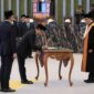 Ketua Mahkamah Agung RI, Sunarto, memimpin langsung pengucapan sumpah jabatan di Gedung MA Jakarta, Selasa (23/9/2025). Foto:dok/OJK Kepri