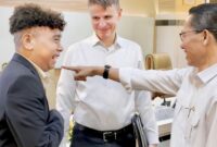 Billy Mambrasar bersama Kepala BP Batam Amsakar Achmad. Foto:Istimewa