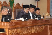 Ketua DPRD Batam, M. Kamaluddin, saat membacakan penundaan penyampaian tanggapan Wali Kota Batam terhadap pandangan umum fraksi-fraksi terkait Rancangan Perubahan Peraturan Daerah (Ranperda) Nomor 4 Tahun 2016 tentang Perlindungan dan Pengelolaan Lingkungan Hidup, Senin (29/9/2025). Matapedia6.com/Dok DPRD Batam