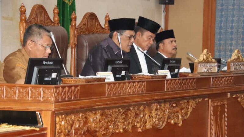 Ketua DPRD Batam, M. Kamaluddin, saat membacakan penundaan penyampaian tanggapan Wali Kota Batam terhadap pandangan umum fraksi-fraksi terkait Rancangan Perubahan Peraturan Daerah (Ranperda) Nomor 4 Tahun 2016 tentang Perlindungan dan Pengelolaan Lingkungan Hidup, Senin (29/9/2025). Matapedia6.com/Dok DPRD Batam