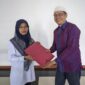 Drs H. Hendri M.M, menyerahkan Surat Permohonan Audit Ulang atas dirinya, kepada Sekretaris BPKP Perwakilan Provinsi Sumatera Barat, Annisa, Senin 29 September 2024 pukul 13.40 WIB di Kantor BPKP Perwakilan Provinsi Sumatera Barat, di Padang. Foto:Nov