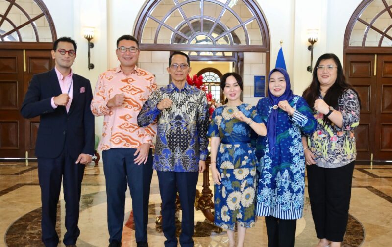 Kepala BP Batam Amsakar dan Li Claudia saat menghadiri undangan Konsulat Jenderal Singapura untuk Batam, Gavin Ang, dalam rangkaian kunjungan kerja di Singapura, Senin (29/9/2025). Foto:Humas BP