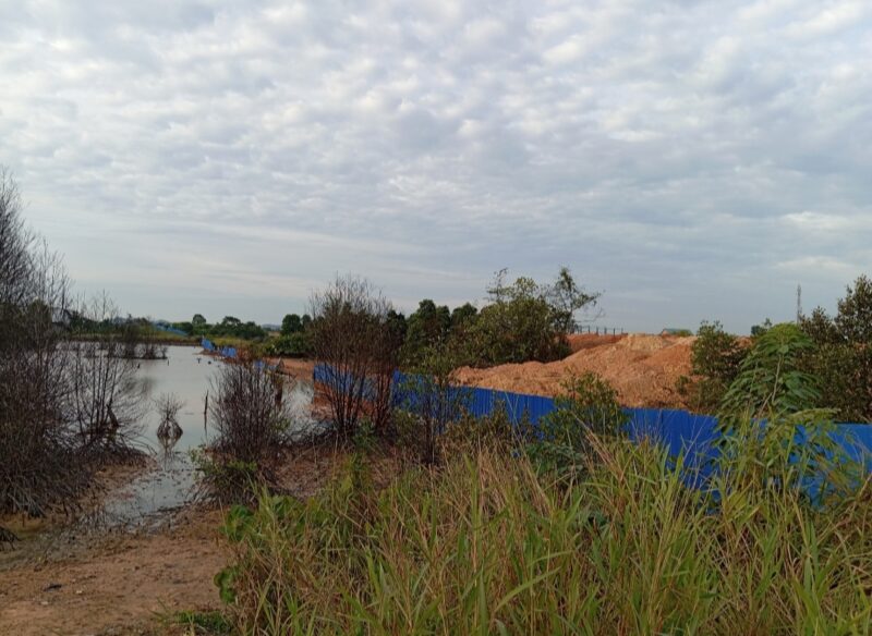 Lokasi resapan air yang ditimbun di daerah dapur 12 tepatnya di depan Marcopolo, Kelurahan Sei Pelenggut Kecamatan Sagulung, Kamis (4/9/2025). Matapedia6.com/Luci