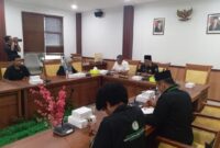 Ketua DPRD Kota Batam Muhammad Kamaluddin saat audiensi dengan mahasiswa di ruang rapat Komisi III DPRD Kota Batam beberapa waktu lalu. Matapedia6.com/ Luci