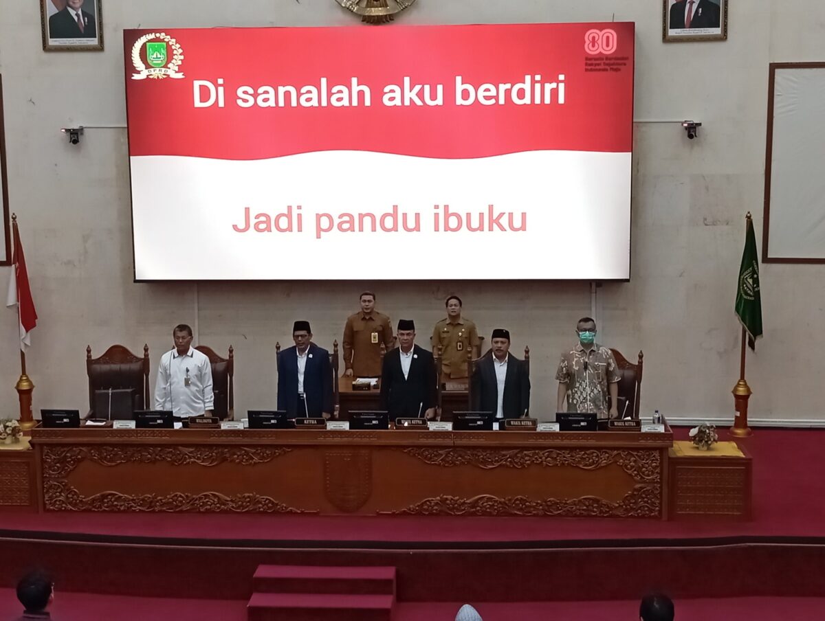 Ketua DPRD Kota Batam Muhammad Kamaluddin, didampingi wakil ketua I Aweng Kurniawan, wakil ketua II Budi Mardianto dan wakil ketua II Hendra Asman dalam rapat Paripurna jawaban wali kota Batam tentang pandangan umum fraksi atas Ranperda APBD tahun 2026, di ruang rapat utama DPRD Kota Batam, Senin (15/9/2025). Matapedia6.com/Luci