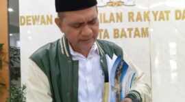Wakil Ketua Komisi IV DPRD Batam, Surya Makmur Nasution saat memberikan tanggapan mengenai laka kerja yang sering terjadi di Kota Batam, Senin (15/9/2025). Matapedia6.com/Luci
