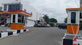 Pintu masuk parkir yang sedang di bangun di pintu masuk kawasan Ruko Grand Niaga Mas, Kelurahan Belian, Kecamatan Batam Kota, Rabu (24/9/2025). Matapedia6.com/Luci