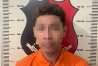 Pelaku penusukan di Polsek Bengkong saat diamankan polisi, di salah satu spa kawasan Nagoya Hill, Jumat (26/7/2025). Matapedia6.com/Dok Polresta