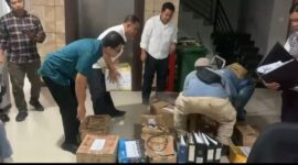 Tim Kejari Batam memeriksa dokumen hotel  Da Vienna beberapa hari lalu. Foto:dok/Screenshot