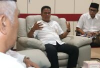 Wakil Ketua I DPRD Batam Aweng saat menerima Lembaga Dakwah Islam Indonesia (LDII) Kecamatan Sekupang dan Batu Aji dalam audiensi di ruang kerjanya, Senin (13/10/2025). Foto:Istimewa