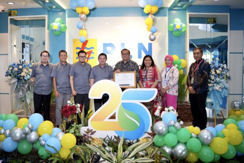 PT PLN Batam menorehkan langkah strategis dalam perjalanan transisi energi dengan melakukan penjualan perdana Renewable Energy Certificate (REC) kepada PT Volex Indonesia. Foto:PLN