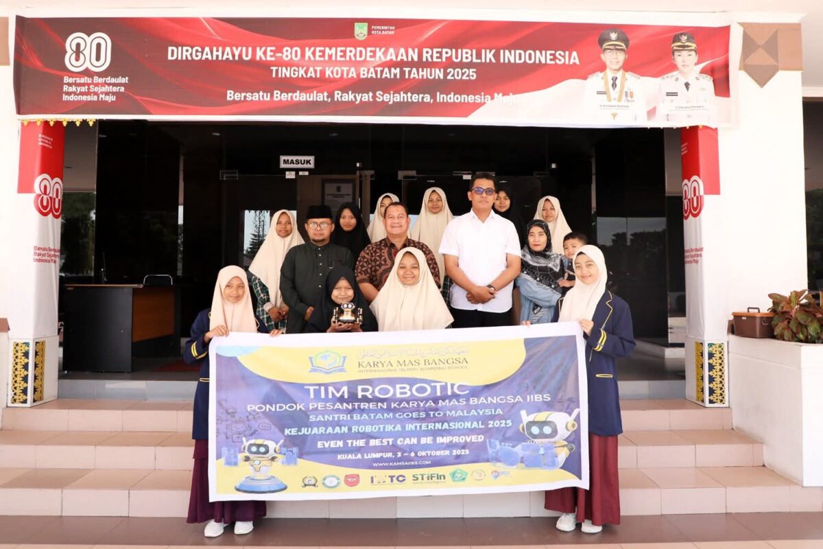 Kepala Badan Riset dan Inovasi Daerah (Brida) Kota Batam, Efrius, mewakili untuk memberikan dukungan penuh kepada para peserta, Kamis (2/10/2025). Foto:Diskominfo