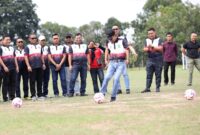 Wali Kota Batam, Amsakar Achmad, dan Ketua Askot PSSI Batam Rival Pribadi membuka langsung turnamen itu di Stadion Tumenggung Abdul Jamal, Minggu (12/10/2025).Foto:Diskominfo