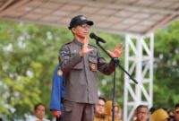 Wali Kota Batam sekaligus kepala BP Batam Amsakar Achmad saat memberikan arahan Apel Gabungan Satpol PP dan Ditpam di Dataran Engku Putri, Batam centre, Senin (13/10/2025).Matapedia6.com/Diskominfo