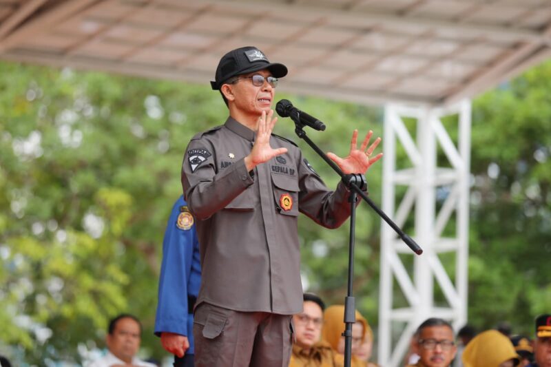 Wali Kota Batam sekaligus kepala BP Batam Amsakar Achmad saat memberikan arahan Apel Gabungan Satpol PP dan Ditpam di Dataran Engku Putri, Batam centre, Senin (13/10/2025).Matapedia6.com/Diskominfo