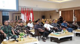 Amsakar saat mengikuti Rapat Koordinasi Pengendalian Inflasi Daerah dan Percepatan Realisasi Belanja 2025 secara daring dari Aula Engku Hamidah, Kantor Wali Kota Batam, Senin (20/10/2025). Foto:Diskominfo