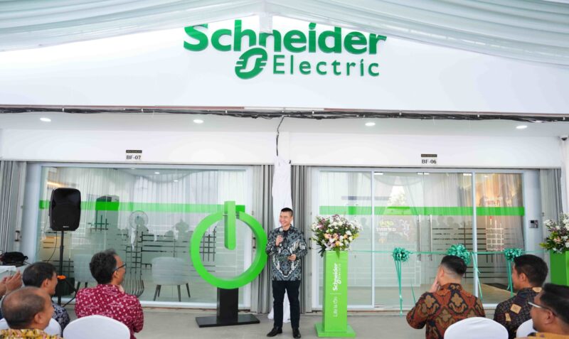 Schneider Electric secara resmi buka Service Hub Batam. Foto:Istimewa