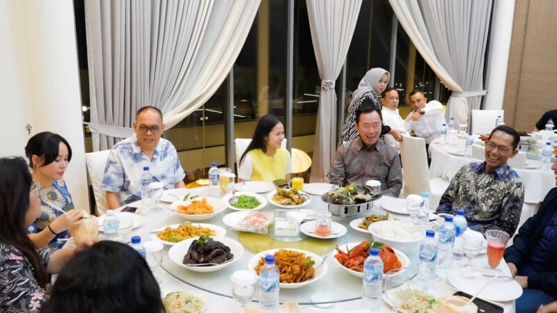 Kepala BP Batam Amsakar dan Li Claudia bersama CEO Vingroup Regional Asia, Pham Sanh Chau, Senin (29/9/2025). Foto:Humas BP
