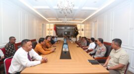 Kapolda Kepri Irjen Pol Asep Syafrudin menerima rombongan Pengurus Badan Kerja Sama Antar Gereja (BKAG) Kota Batam di ruang kerjanya, Kamis (2/10/2025). 