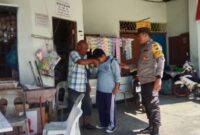 Bhabinkamtibmas Polsek Batu Ampar saat bersama anak sekolah, Sabtu (4/10/2025). Foto:dok/Polsek