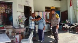 Bhabinkamtibmas Polsek Batu Ampar saat bersama anak sekolah, Sabtu (4/10/2025). Foto:dok/Polsek