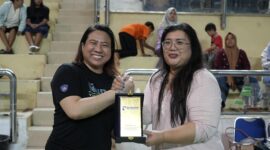 Anggota/Deputi Bidang Pelayanan Umum BP Batam, Ariastuty Sirait bersama VTeam Manager, May Leong. Foto:Humas BP 