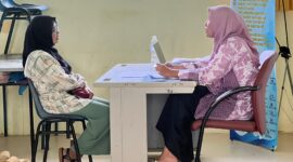 Guru MTsN 1 Batam bersama wali murid, Kamis (9/10/2025). Foto:Istimewa