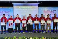 Kurir dan Satpam JNE dianugerahkan penghargaan. Foto:Istimewa