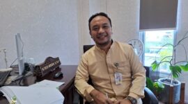 Kepala UPT Samsat Batam Center, Patrick Nababan pada wartawan, Jumat (10/10/2025). Foto:Luci/matapedia