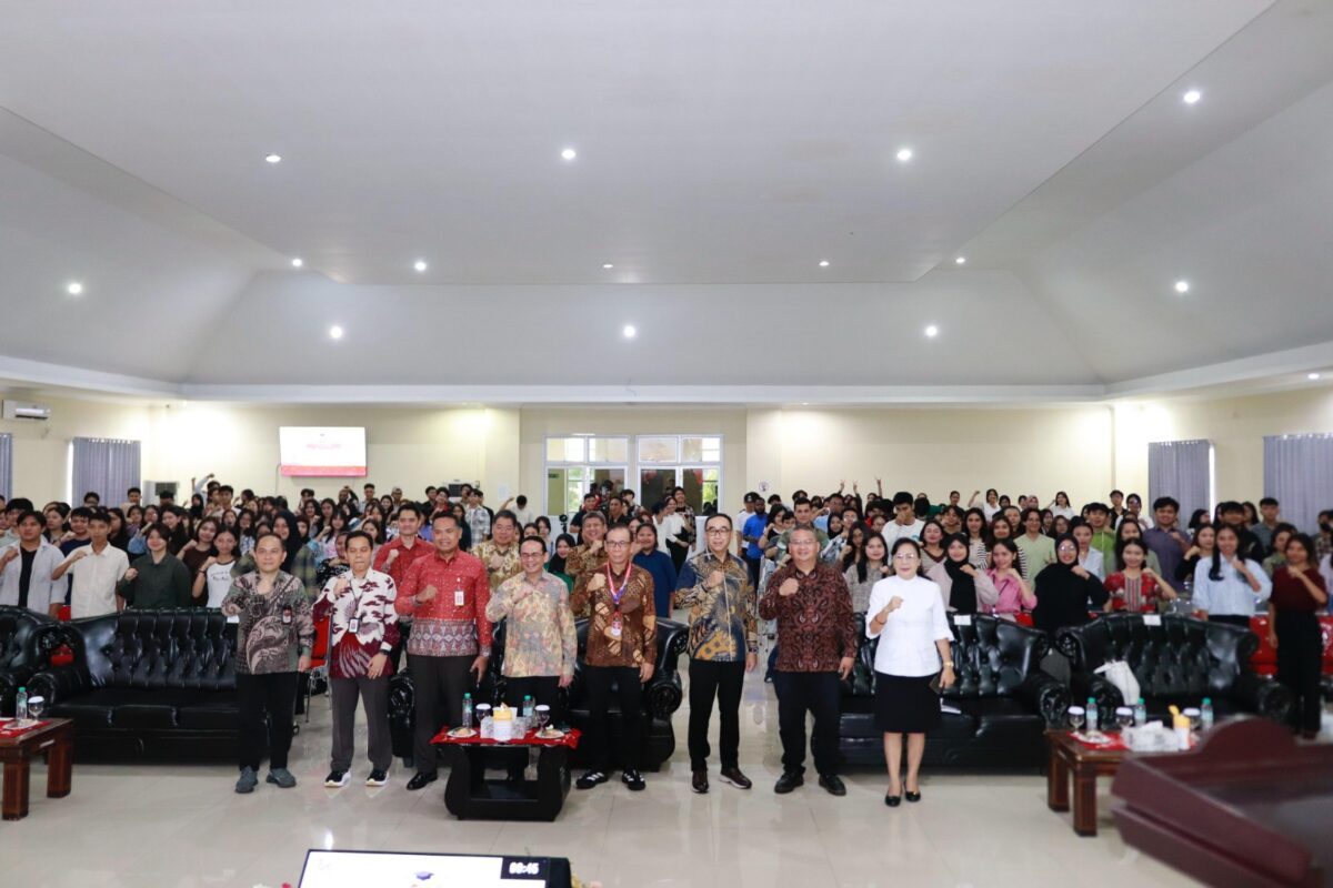 OJk bersama mahasiswa Unsrat. Foto;OJK Kepri