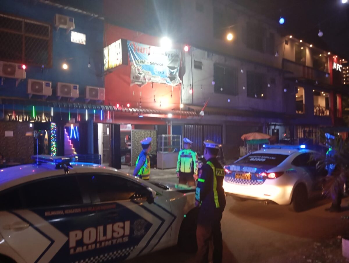 Personel Polresta Barelang melakukan patroli di wilayah Engku Hamidah Batam Centre, Sabtu (11/10/2025). Matapedia6.com/Dok Humas Polresta