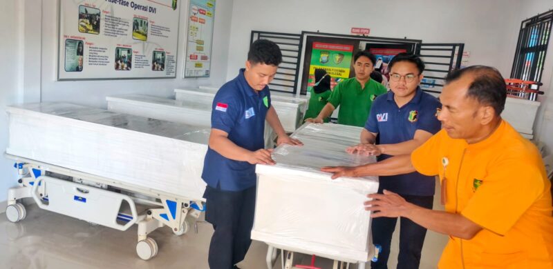 Jenazah korban laka kerja kapal meledak di PT ASL dipulangkan ke kepada keluarga, Kamis (16/10/2025). Foto:AG/matapedia