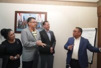 Deputi Bidang Investasi dan Pengusahaan BP Batam, Fary Djemy Francis, di hadapan jajaran Senator Negara Bagian Arizona, Amerika Serikat. Foto:dok/Humas BP Batam