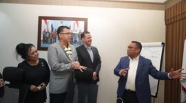 Deputi Bidang Investasi dan Pengusahaan BP Batam, Fary Djemy Francis, di hadapan jajaran Senator Negara Bagian Arizona, Amerika Serikat. Foto:dok/Humas BP Batam