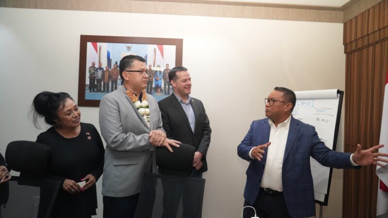 Deputi Bidang Investasi dan Pengusahaan BP Batam, Fary Djemy Francis, di hadapan jajaran Senator Negara Bagian Arizona, Amerika Serikat. Foto:dok/Humas BP Batam