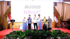 Kepala Eksekutif Pengawas Perilaku Pelaku Usaha Jasa Keuangan, Edukasi dan Pelindungan Konsumen OJK Friderica Widyasari Dewi, bersama, Senin (20/10/2025). Foto:OJK Kepri