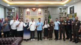 Kepala BP Batam dan Wakil Kepala BP Batam bersama Kejati Kepri. Foto:Humas BP 