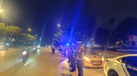 Tim satlantas Polresta Barelang saat melakukan pengawasan di salah satu jalan di Batam Centre, dalam kegiatan Kegiatan Rutin yang Ditingkatkan (KRYD). Melalui patroli malam oleh Satlantas, Sabtu (25/10/2025). Matapedia6.com/ Dok Humas Polresta