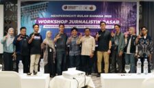 35 jurnalis muda dan pers kampus dari berbagai universitas di Batam tampak antusias mengikuti pelatihan di Hotel Santika, Minggu (26/10/2025). Foto:Istimewa