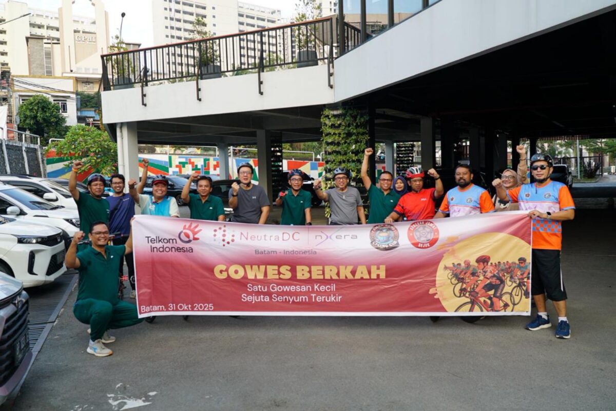 Gowes bersama wartawan dan Telkom. Foto:Istimewa