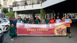 Gowes bersama wartawan dan Telkom. Foto:Istimewa