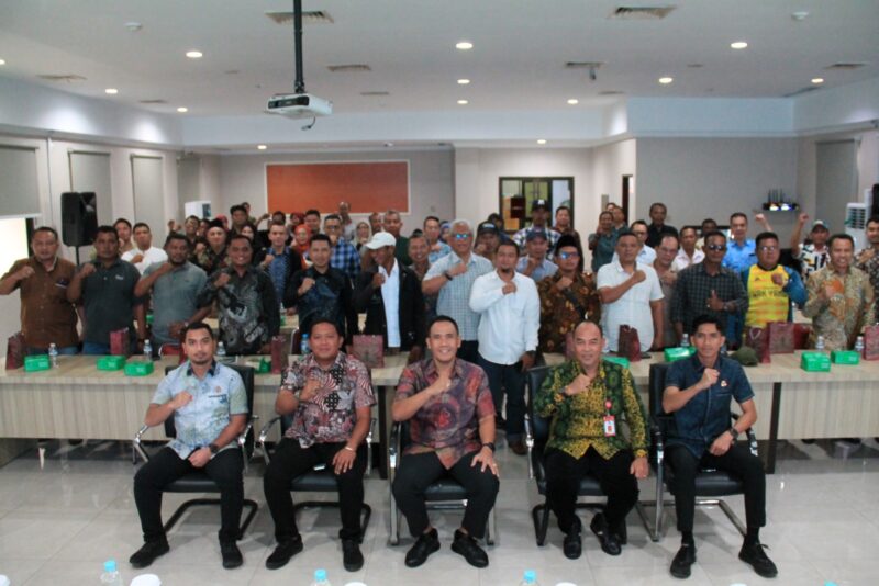 Kepala Kejari Batam I Wayan Wiradarmadan bersama Koperasi Merah Putih, Kamis (2/10/2025). Foto:istimewa